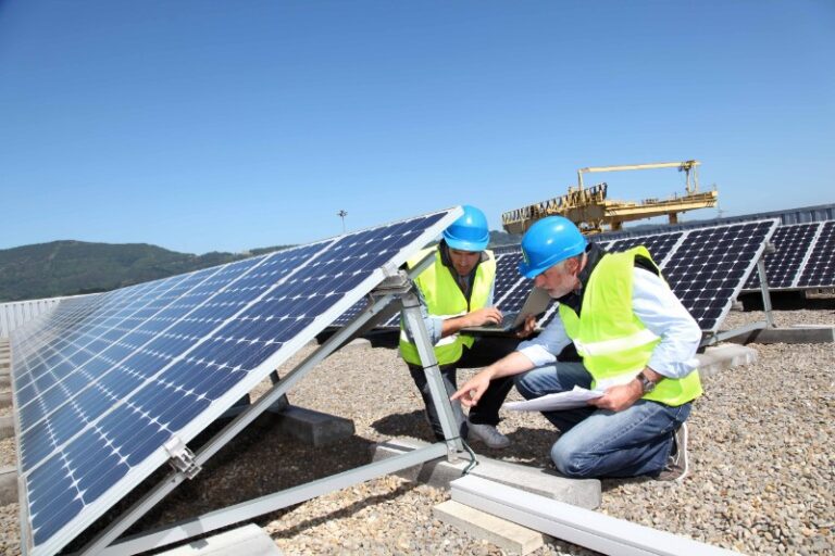 Read more about the article Maintaining Solar Panels